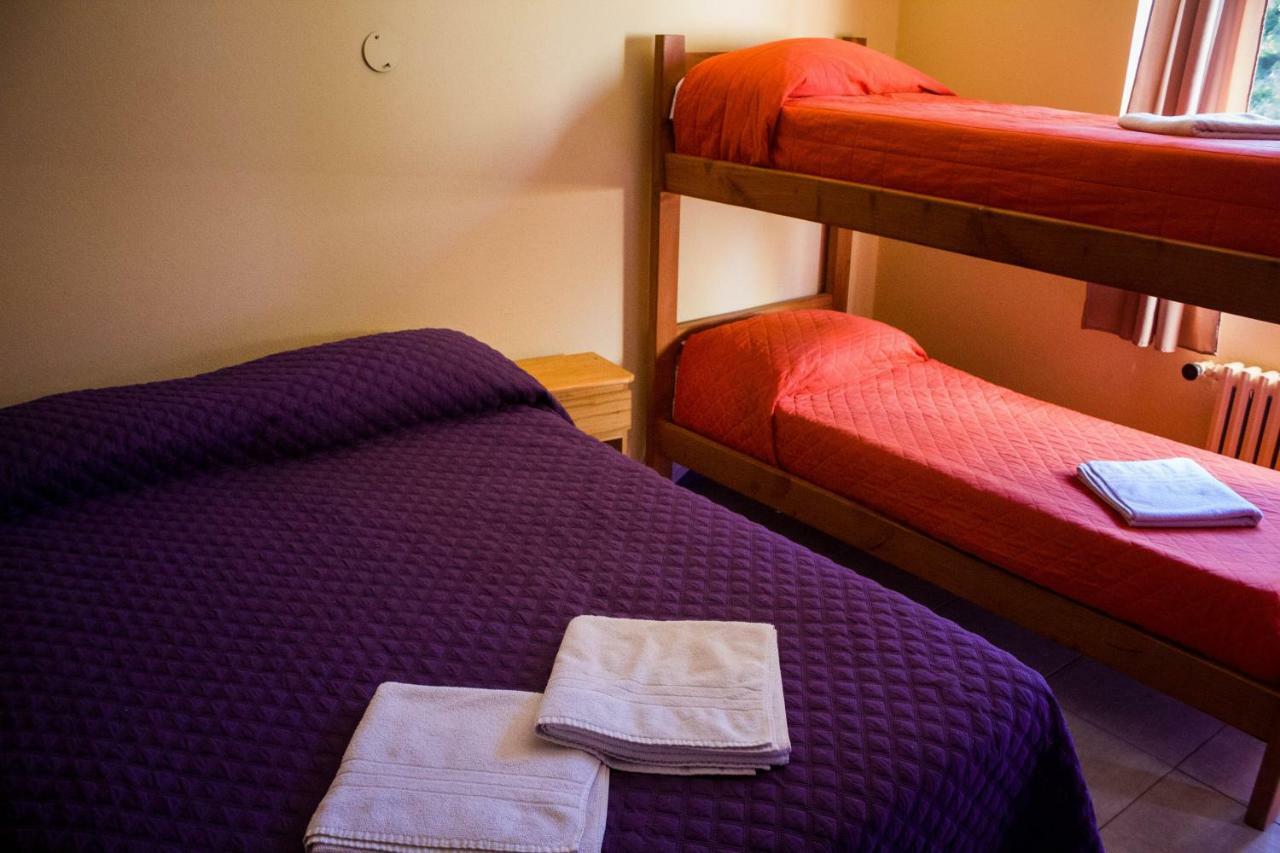 Hostel De La Plaza Amalia Bariloche Buitenkant foto