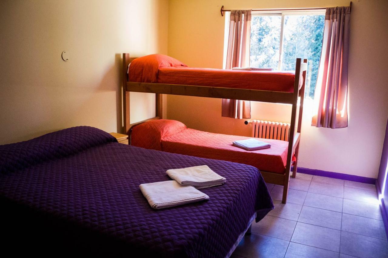 Hostel De La Plaza Amalia Bariloche Buitenkant foto